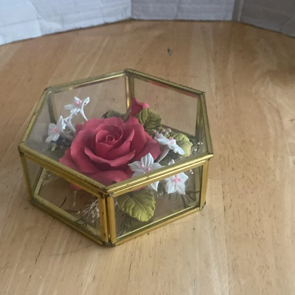 Hexagonal Glass brass trim Terrarium w ceramic red Rose & White Flowers. Vintage